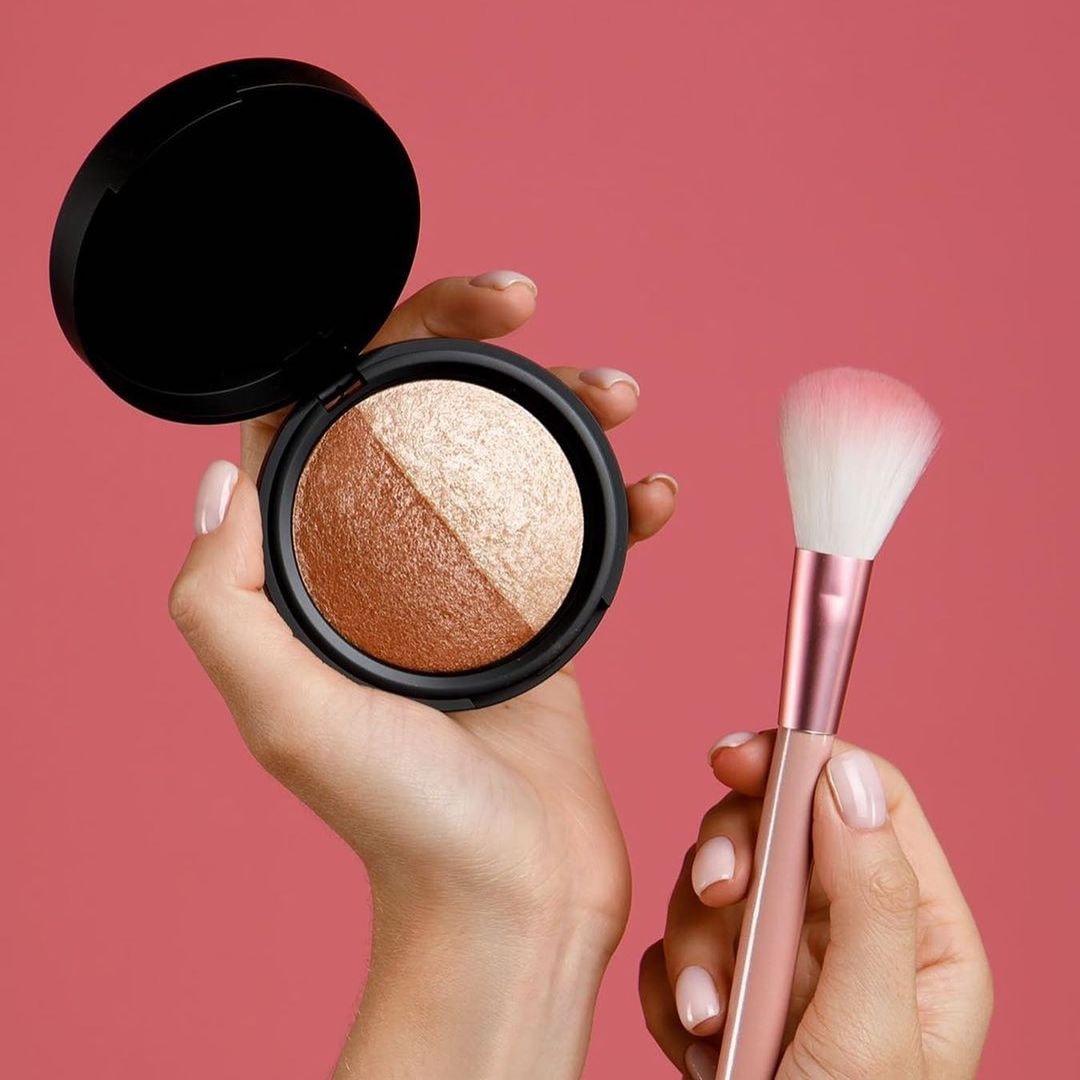 194 Aden Terracotta Baked Bronzer/Highlighter Duo - Image 4
