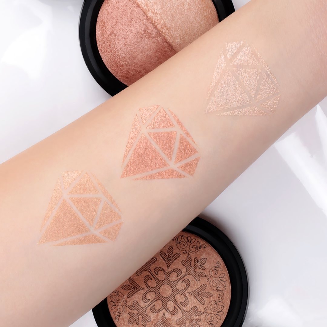 195 Aden Terracotta Baked Bronzer/Highlighter Duo - Image 5